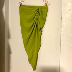 Green midi skirt with detail in front